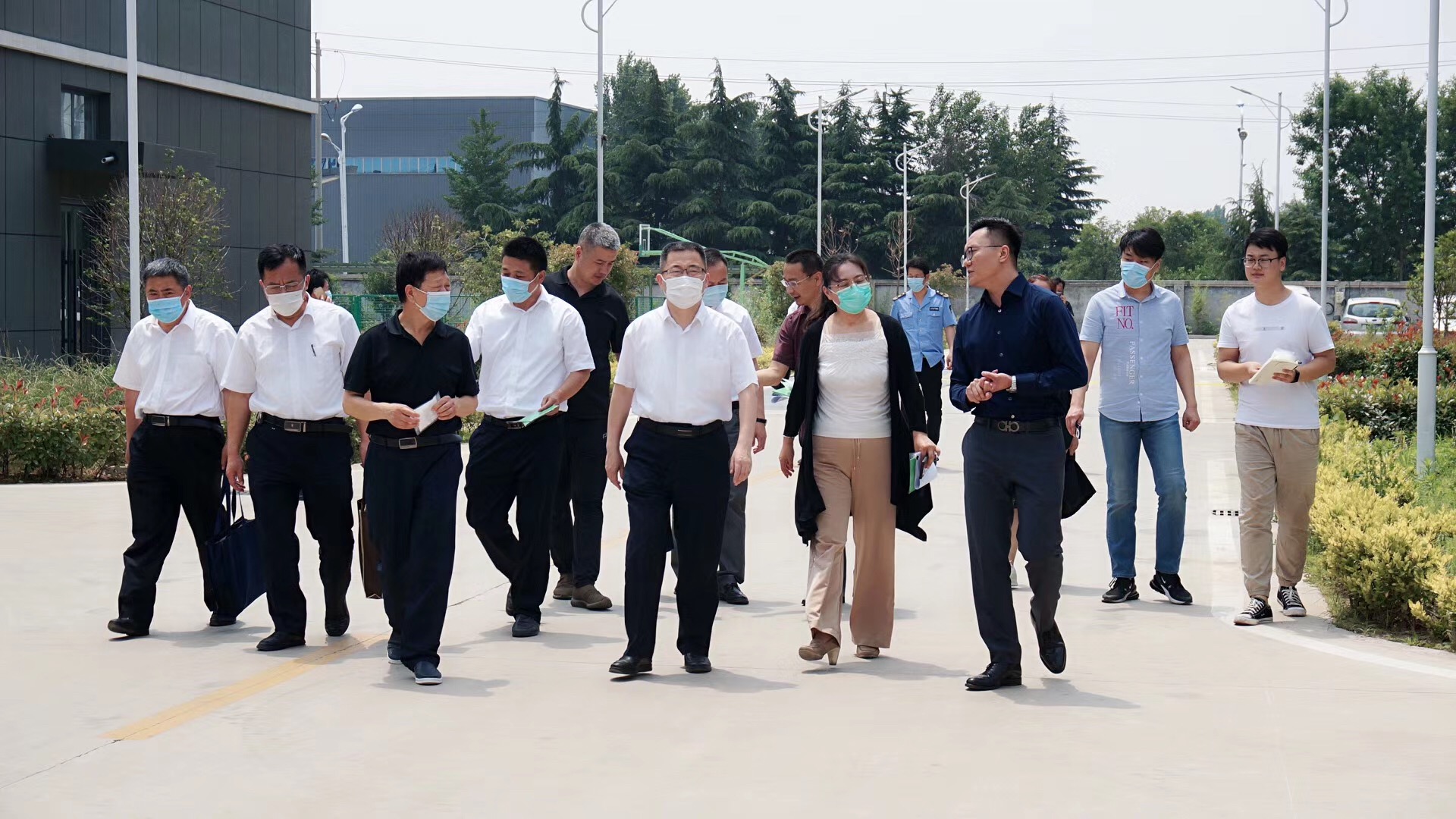 济宁市市场监督管理局侯局长一行到奥晶生物调研