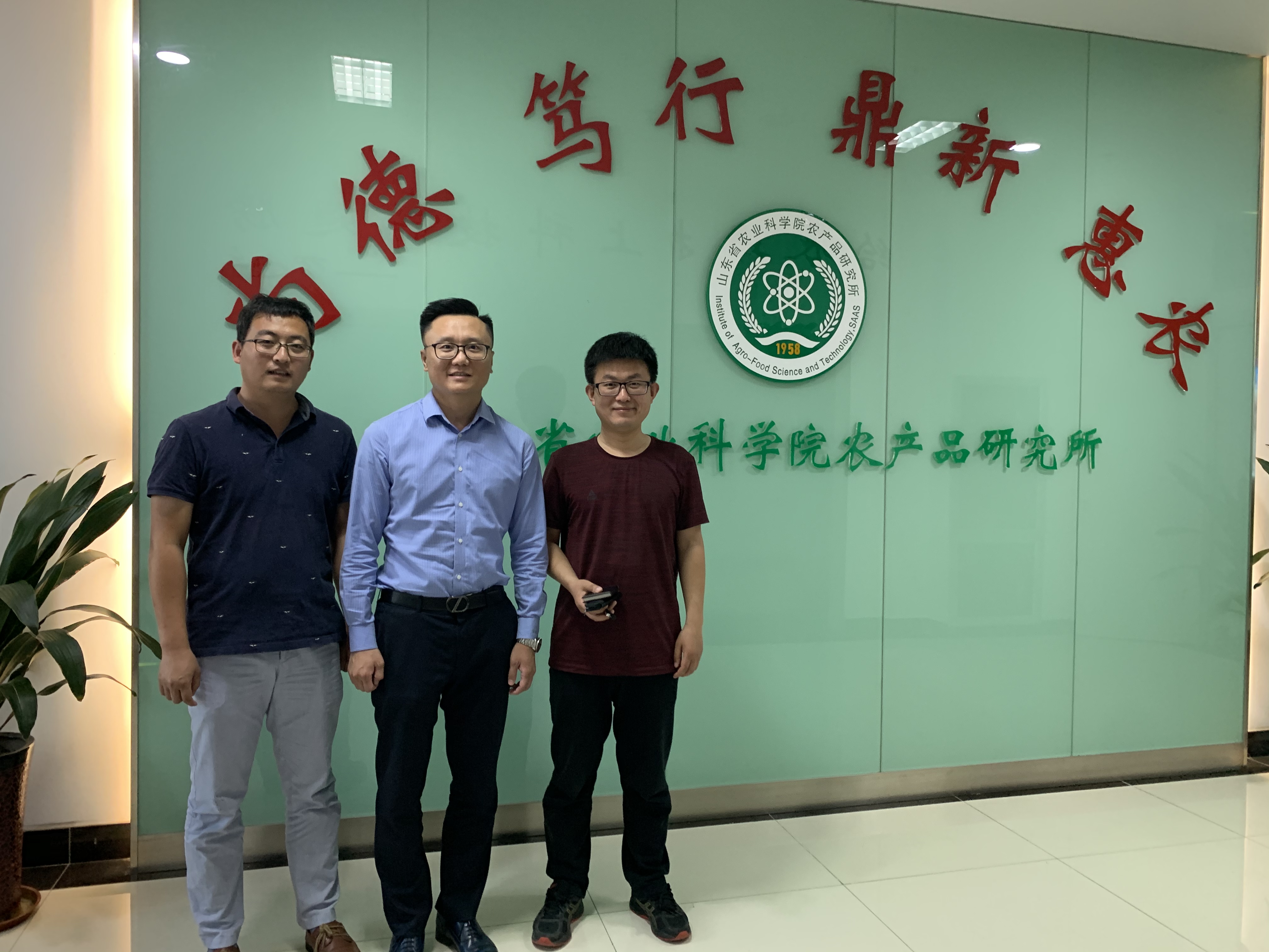 参观齐鲁工业大学国家级重点实验室与山东省农科院农产品研究所